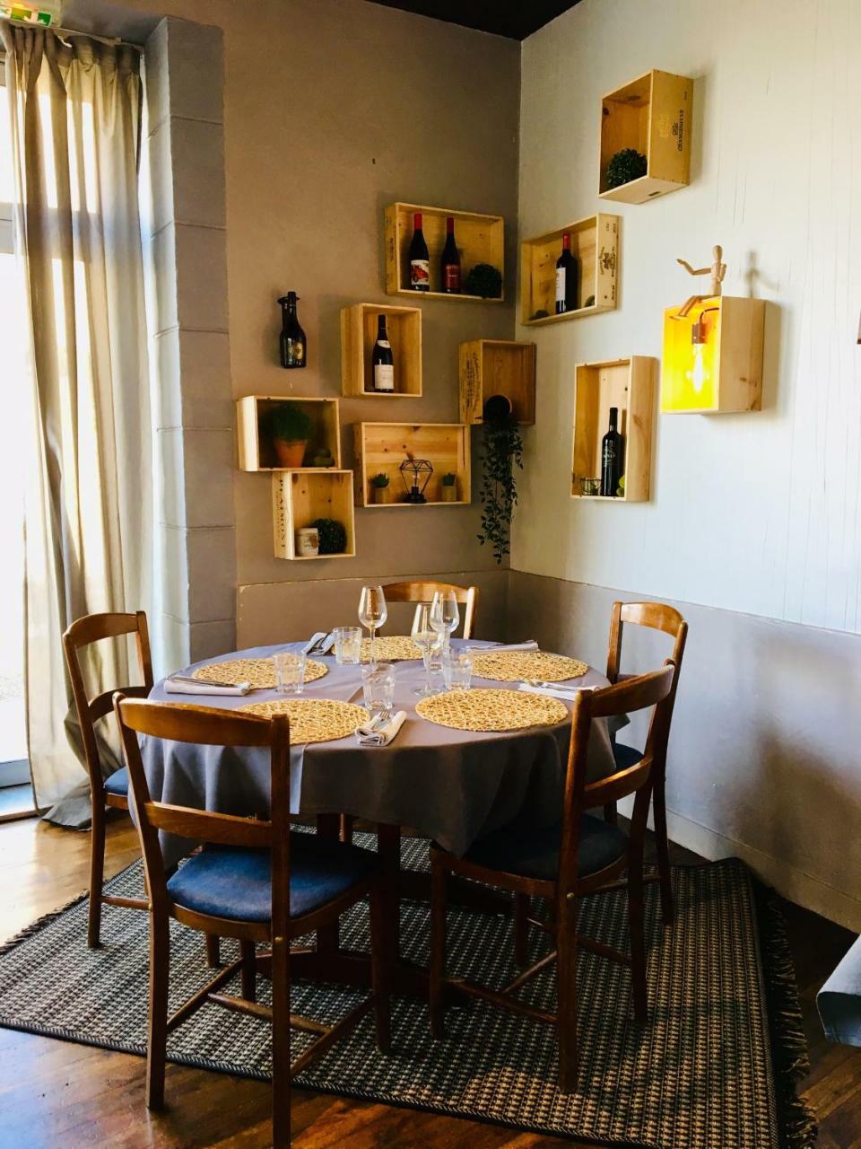 Hotel Restaurant Le Cheval Blanc Argentré-du-Plessis Exteriör bild